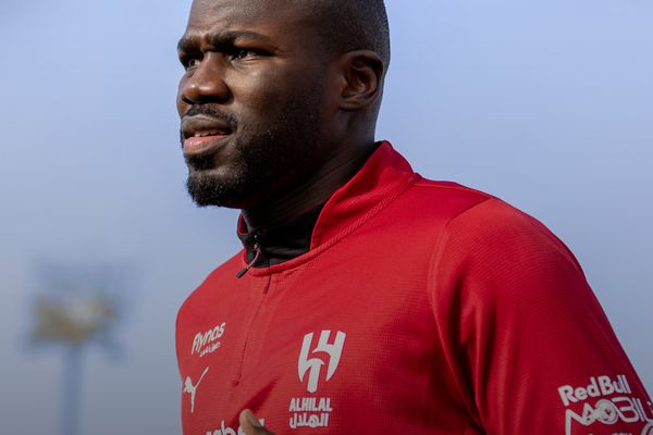 كوليبالي يجري برنامجه العلاجي في عيادة الهلال