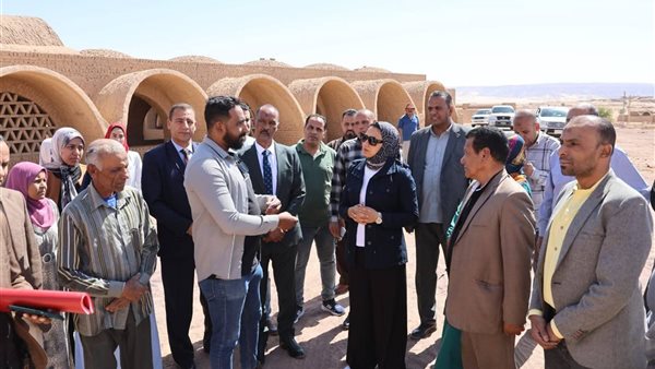 بتكلفة 17 مليون جنيه، محافظ الوادي الجديد تتابع مشروع إحياء قرية "حسن فتحي"