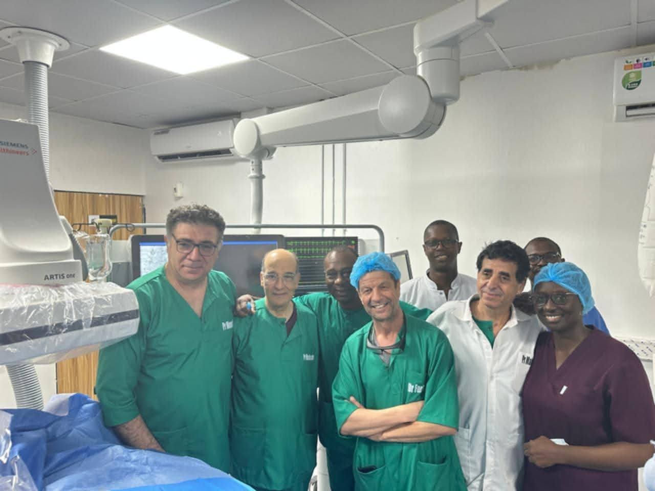 في مستشفى بالسنغال.. أطباء تونسيون يشرفون على 6 عمليّات ناجحة لتوسيع الصمام الميترالي بالقسطرة