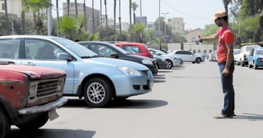 مافيا «السايس المزيف» تطارد أصحاب السيارات.. قبضة الأمن تضرب «بلطجة منادى العربيات».. مواجهات حاسمة مع منتحلى الصفة.. وعقوبات رادعة تنتظر المخالفين.. والهدف القضاء على «إتاوة أجرة الركنة»