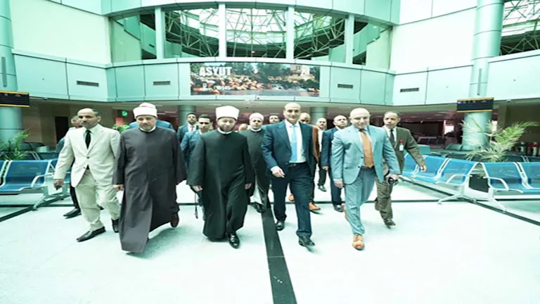 استقبال وزير الأوقاف في أسيوط للمشاركة في مؤتمر الفكر الإسلامي