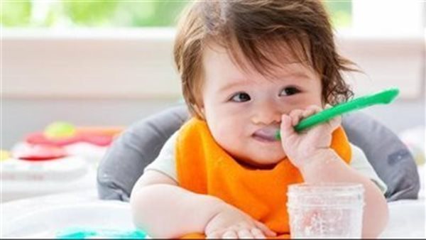 نصائح لإدخال الطعام بأمان لطفلك في الشهر الرابع