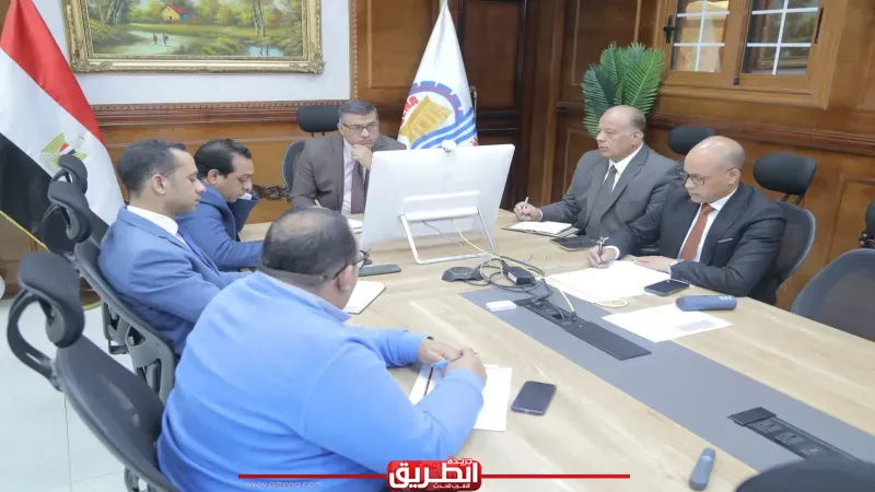 محافظ قنا يشارك في اجتماع المحافظين.. ويشدد على ضبط الأسواق