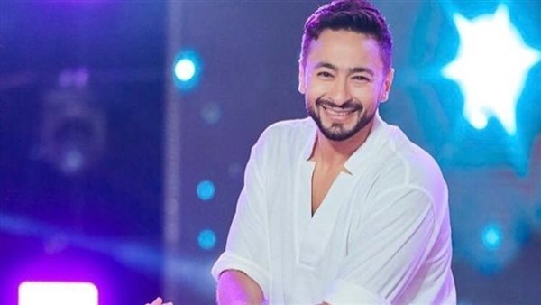 حمادة هلال يحيي حفل عيد الفطر في بورتو السخنة