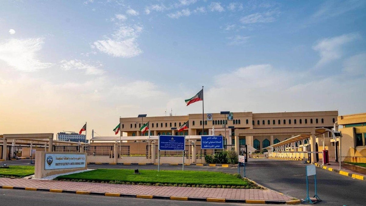 إعادة التيار الكهربائي لعدد من مناطق الكويت بعد انقطاع الخدمة