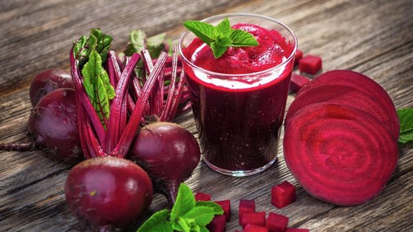 كوب من عصير البنجر لاستقبال شهر رمضان بطاقة أفضل