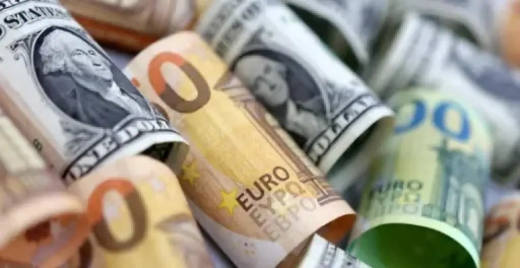 استقرار أسعار العملات الأجنبية والعربية أمام الجنيه المصري اليوم الأحد
