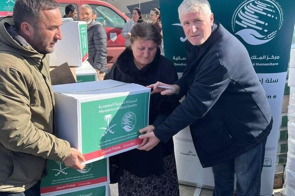 «سلمان للإغاثة» يوزع 500 سلة غذائية في كوسوفو