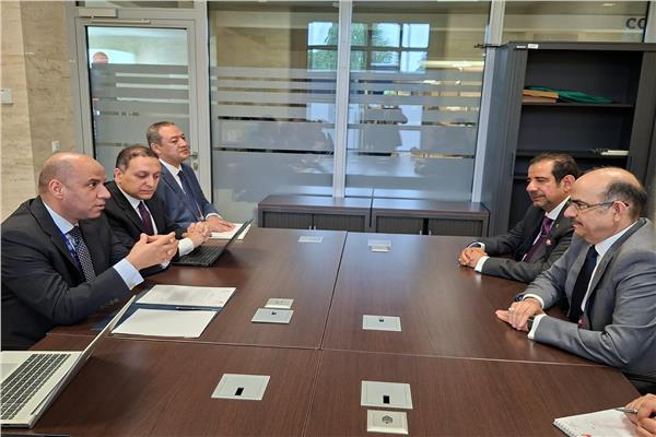 وزير العمل ونظيره البحريني يبحثان تعزيز التعاون في التشغيل وتنمية الموارد البشرية