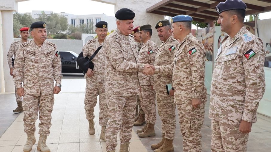 رئيس هيئة الأركان المشتركة يزور كلية الدفاع الوطني وكلية القيادة والاركان