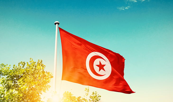 المعارضة التونسية تستنكر منع والد جوهر بن مبارك من السفر