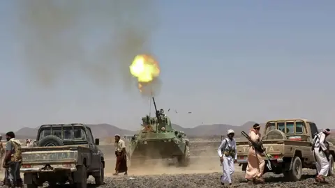 اشتباكات عنيفة بين رجال القبائل والحوثيين في الجوف عقب مقتل شيخ قبلي