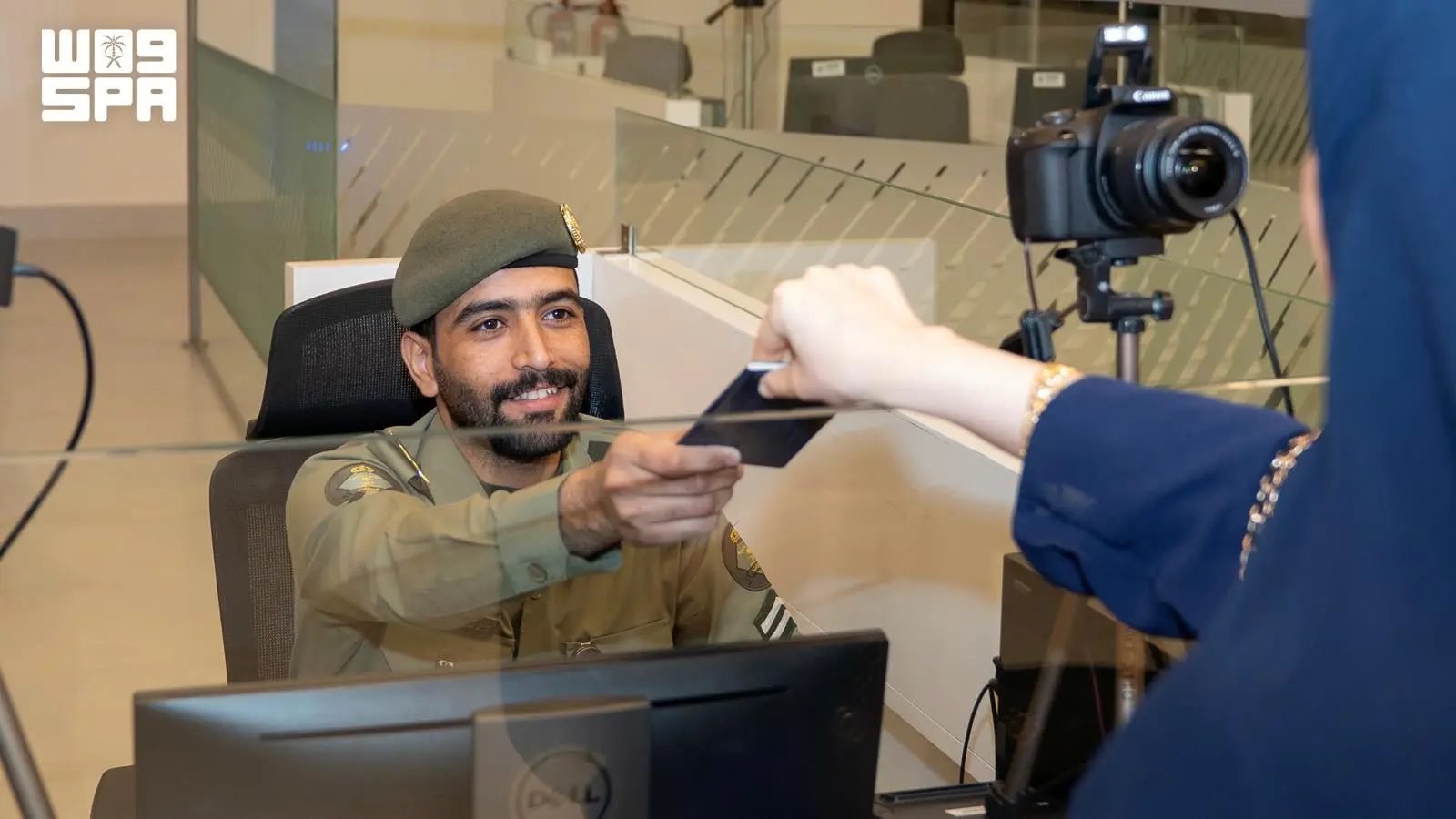 جوازات منفذ الحديثة تنهي إجراءات مغادرة ضيوف الرحم...