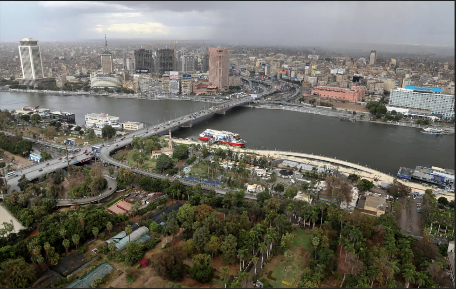 تحقيق في حادثة سقوط طائرة تدريب مدنية بمصر والواقعة أسفرت عن مقتل طيار
