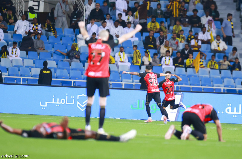 الرياض يفاجئ الاتحاد