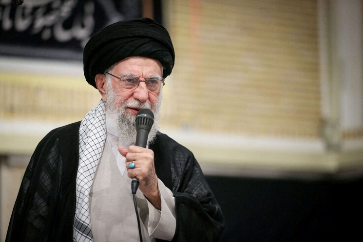 إيران تعتزم إقامة جنازة المرشد الأعلى الراحل علي خامنئي