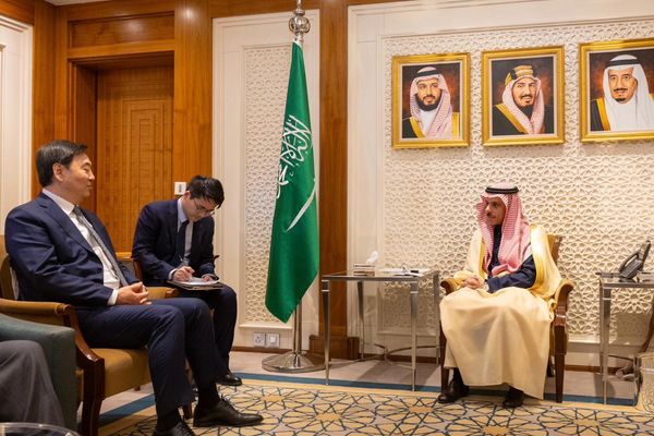 وزير الخارجية يستقبل مبعوث الحكومة الصينية الخاص للشرق الأوسط