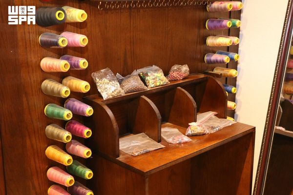 "السبحة" تقليد اجتماعي يبرز هوية الرجل السعودي