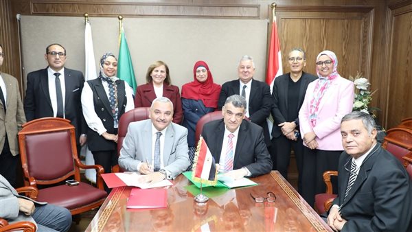 المعهد القومي للأورام يوقع بروتوكول تعاون مع صيدلة الجامعة المصرية الصينية