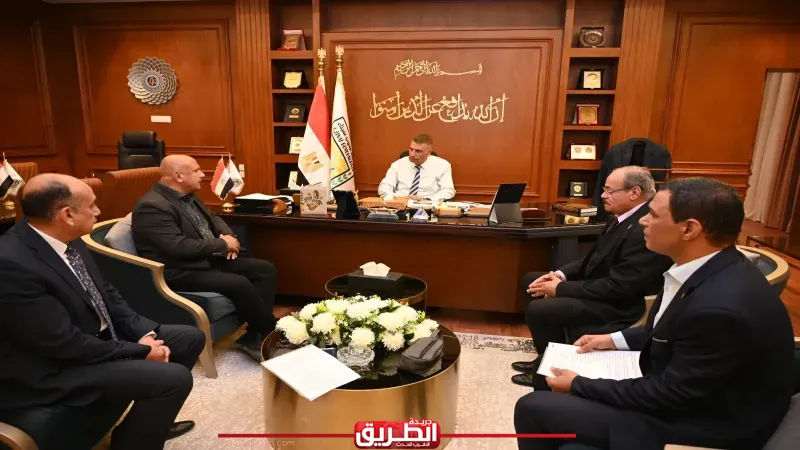 محافظ جنوب سيناء يبحث الموقف التنفيذي لمشروع مركز الصيد التعاوني بطور سيناء