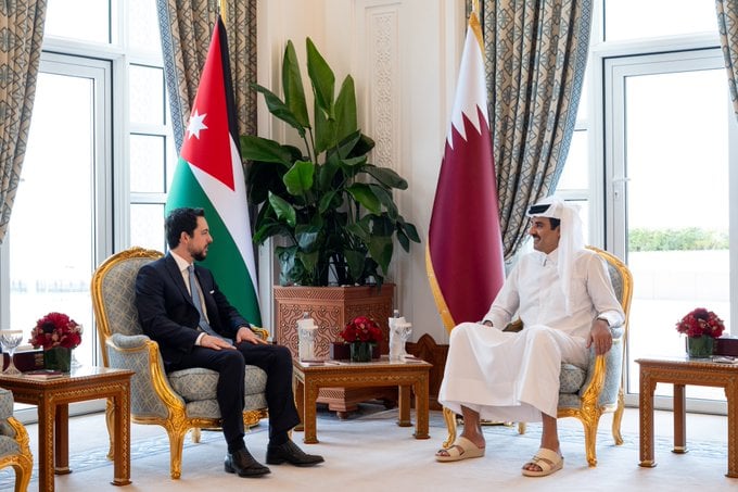 أمير قطر وولي عهد الأردن يبحثان جهود التوصل لتهدئة شاملة بالمنطقة