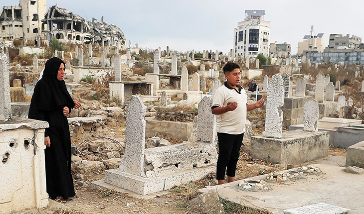أمهات وأرامل غزة الثكالى غزة يبكين الفقد على المقابر