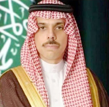 وزير الخارجية يتلقّى اتصالات من نظرائه في عدد من الدول الشقيقة لبحث جهود تعزيز أمن واستقرار المنطقة