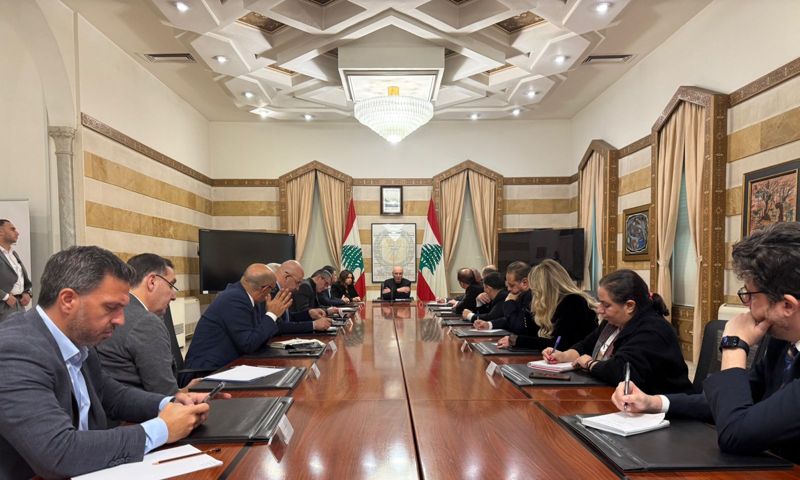 وزير الداخلية يعقد اجتماعا تنسيقيا في السرايا الحكومية