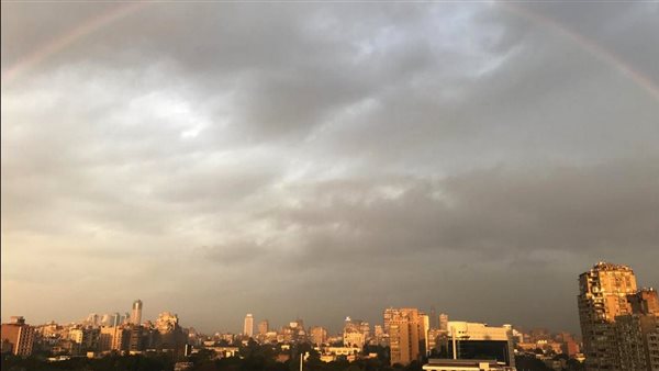 قوس قزح يزين السماء، سقوط أمطار متوسطة على محافظة الشرقية (صور)