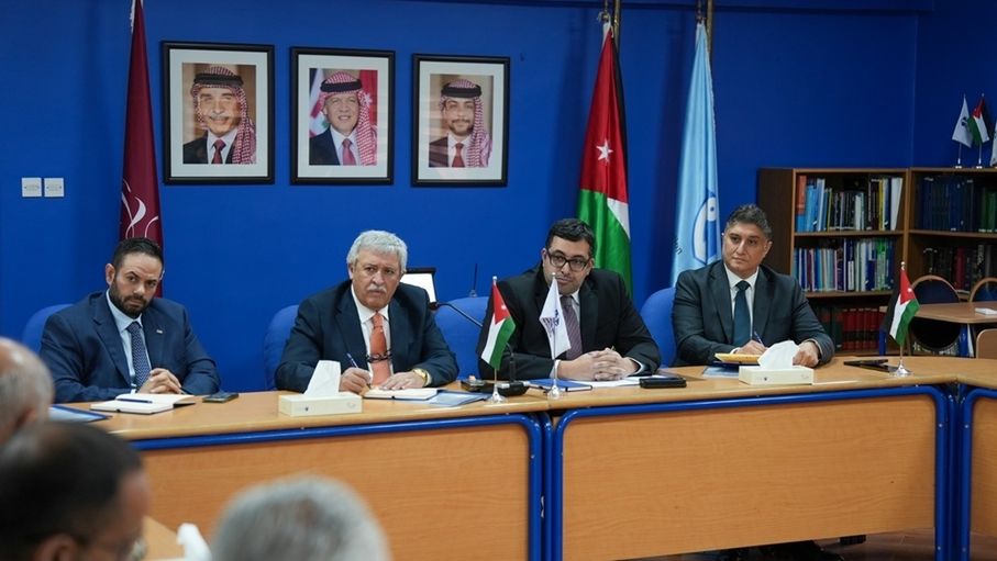 وزير النقل يؤكد أهمية استعداد القطاع البحري لأي طارئ