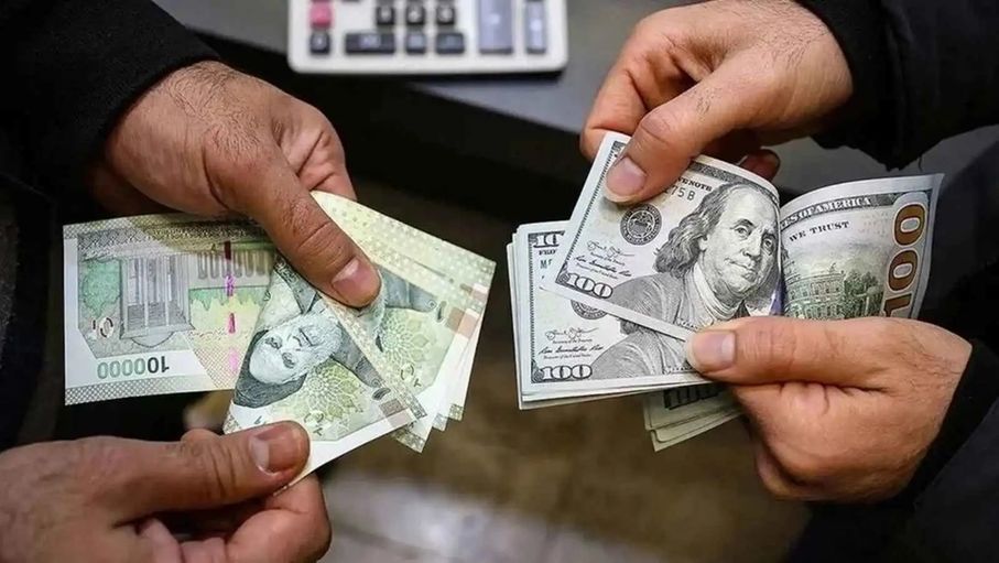 انخفاض قيمة العملة الإيرانية لمستوى قياسي بسبب الحصار الأميركي