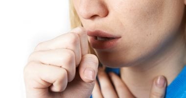 السعال المزمن.. 8 أسباب صحية تسببه وطرق العلاج
