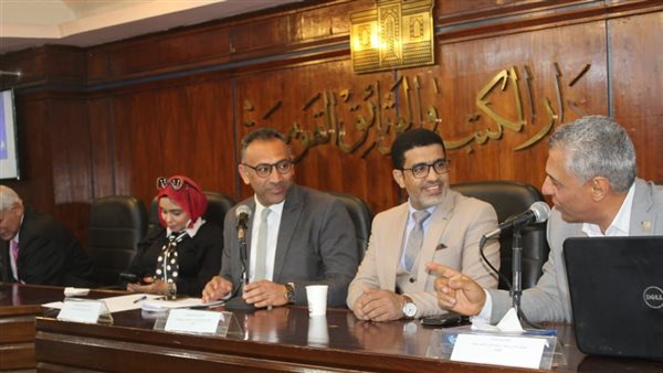دار الكتب والوثائق وكلية دار العلوم تحتفيان باليوم العالمي للكتاب عبر استعراض درر التراث المخطوط (صور)