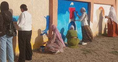 "بالرسم هنجمل بلدنا".. مشاركة شباب عزبة البرج فى تطوير شوارع دمياط