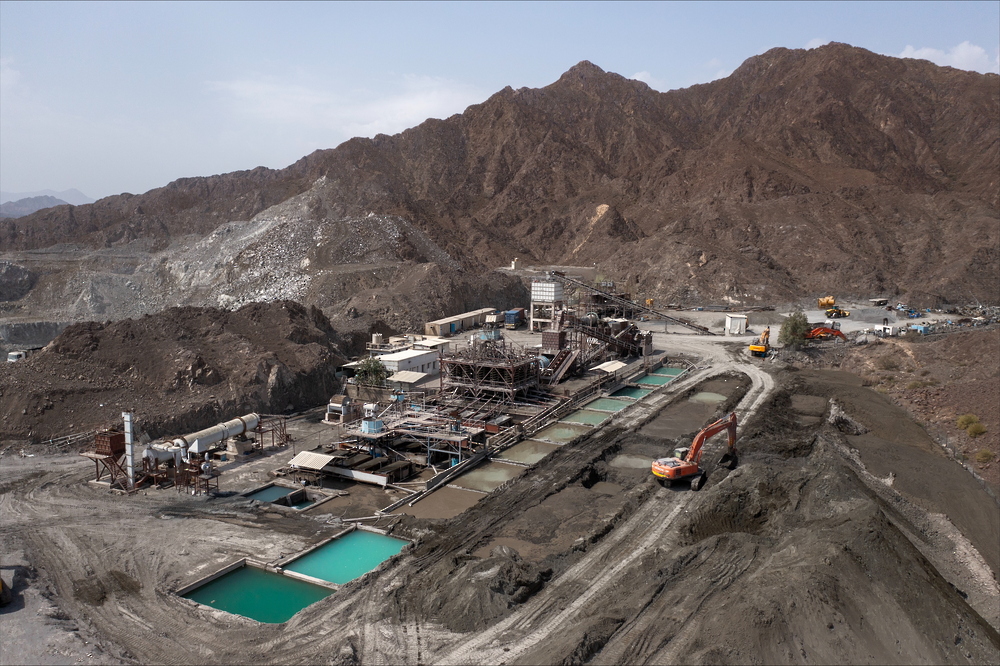 سلطنة عُمان تسجّل إنتاجًا يتجاوز 353 ألف طن من خام الكروم في 2025