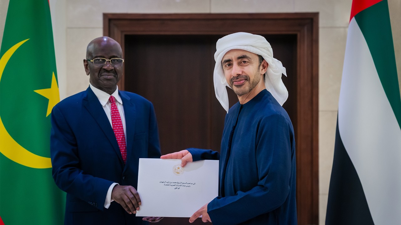 رئيس الدولة يتلقى رسالة خطية من الغزواني تسلمها عبد الله بن زايد