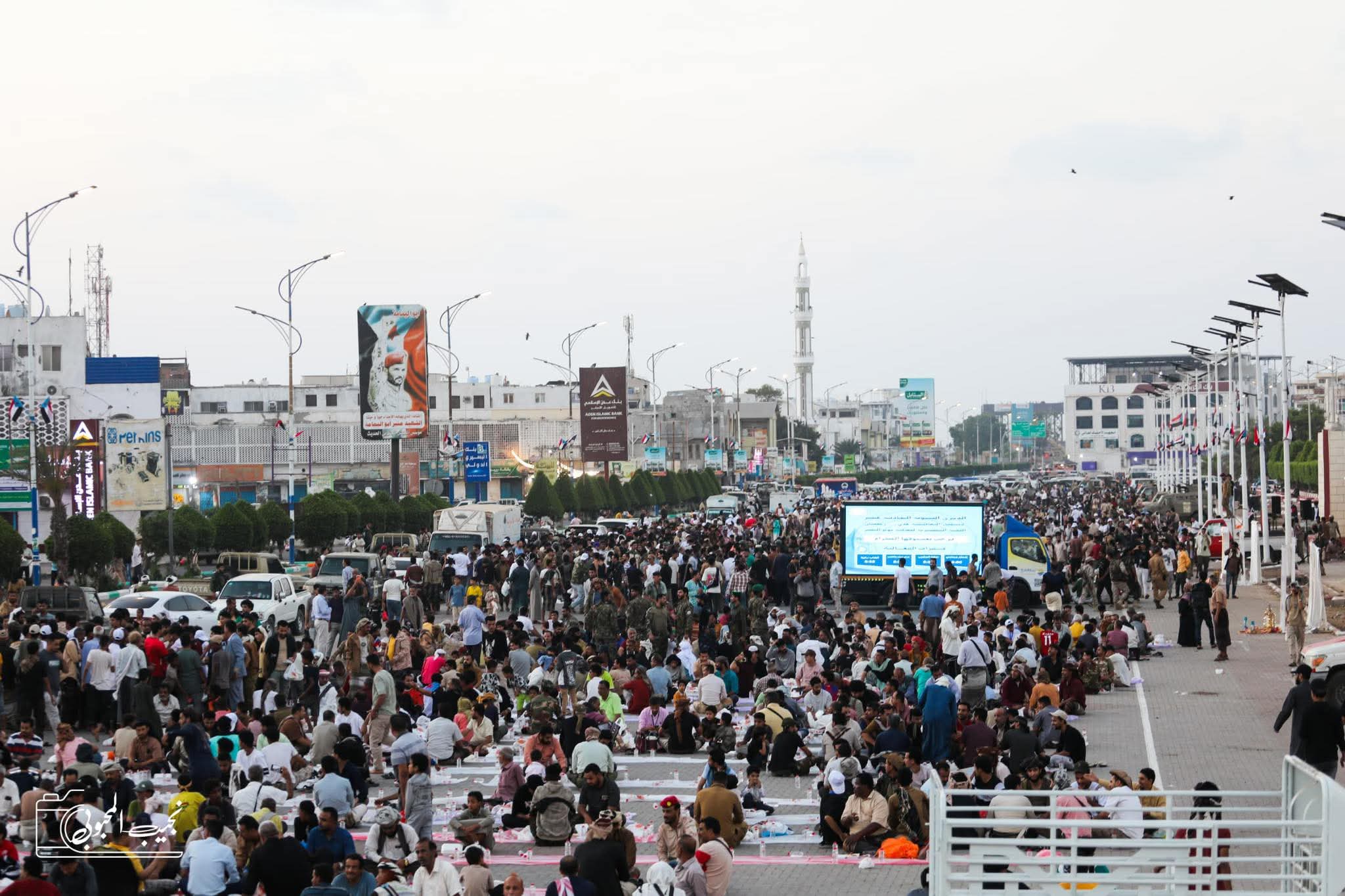 برعاية المحرّمي.. عدن تحتفل بالذكرى الـ11 لتحريرها بمهرجان جماهيري وإفطار جماعي