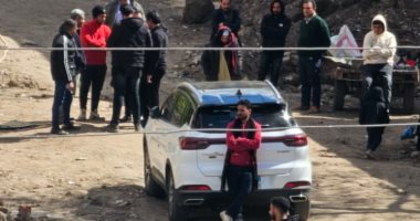 حزن أمام مشرحة مستشفى بنها قبل استلام جثامين زوجين وطفليهما ضحية الغاز