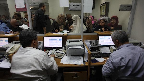 بعد مقترحات التعديل.. ماذا يقول قانون فصل الموظفين بسبب تعاطي المخدرات؟