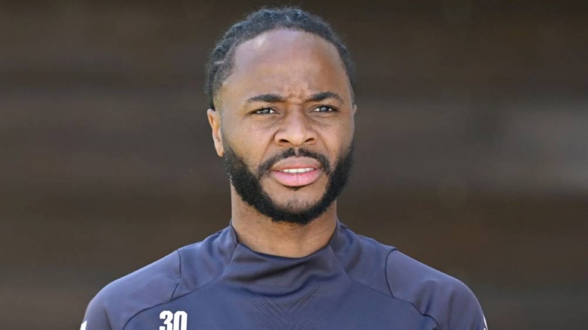 رحيم ستيرلينغ .. مغامرة جديدة في هولندا