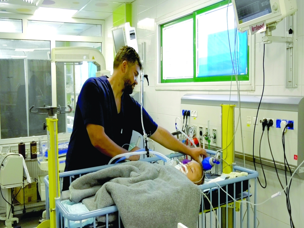 نقص الكواشف الطبية يشلّ خطوط الدفاع الصحي في غزة