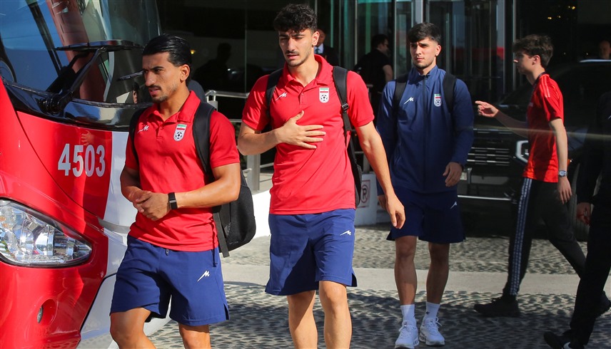 طهران تنقل أزماتها إلى ملاعب كأس العالم وتحمل منتخب إيران التبعات السياسية