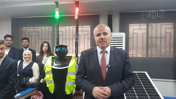 رئيس جامعة قناة السويس يعلن تبني ابتكارات طلاب الكلية المصرية الصينية للتكنولوجيا (فيديو)