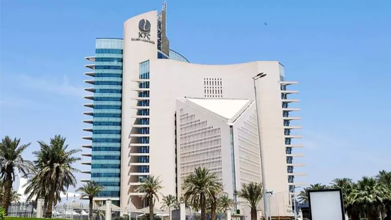 حريقان في مصفاتين بالكويت بسبب طائرتين مسيرتين