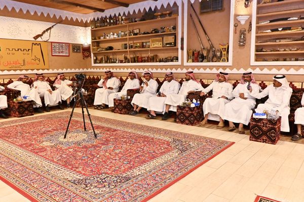 ناصر السعيد يستحضر الوطن والقيم في قصائد نابضة بالأصالة في ديوانية آل حسين التاريخية