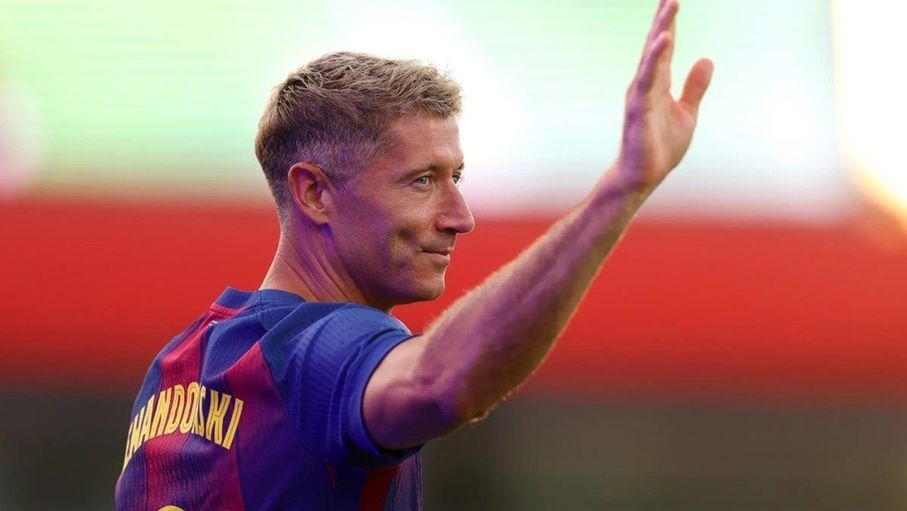 رسميا.. ليفاندوفسكي يعلن رحيله عن برشلونة