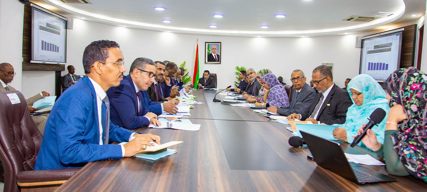 الوزير الأول يترأس اجتماع اللجنة الوزارية المكلفة بمتابعة المشاريع الكبرى