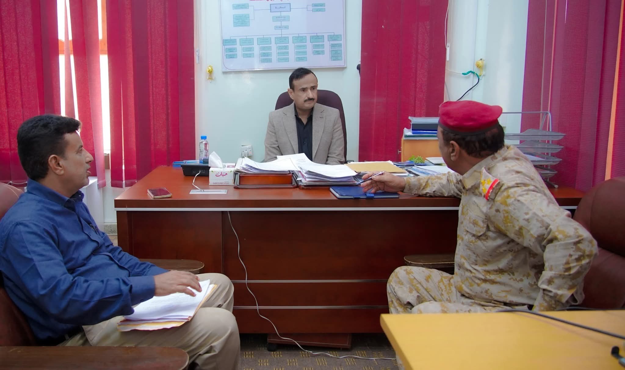 محافظ شبوة يدعو لتدخل أممي عاجل لمواجهة تدفق المهاجرين غير الشرعيين عبر السواحل