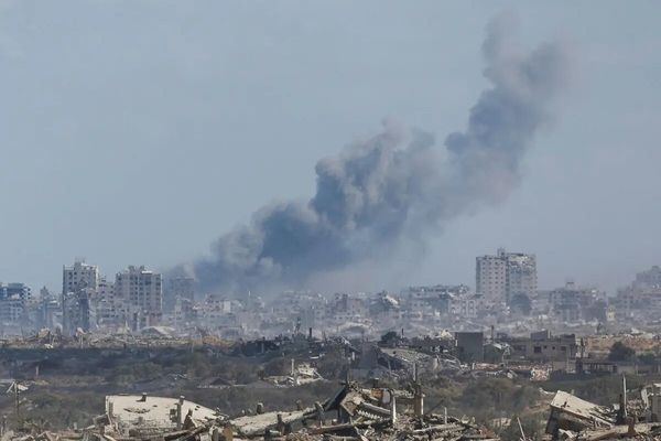 استشهادُ فلسطينيّ متأثّرا بجراحه جرّاء قصف إسرائيلي على جنوب قطاع غزة
