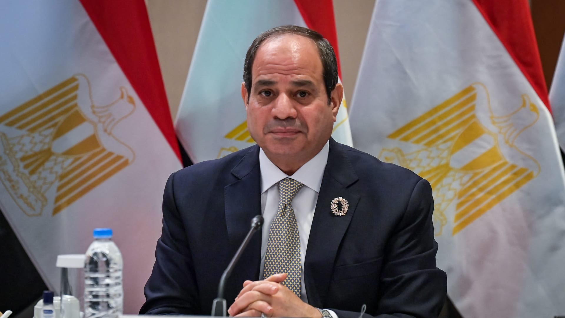 الرئيس السيسي يهنئ المنتخب المصري بجيل إنجاز المونديال